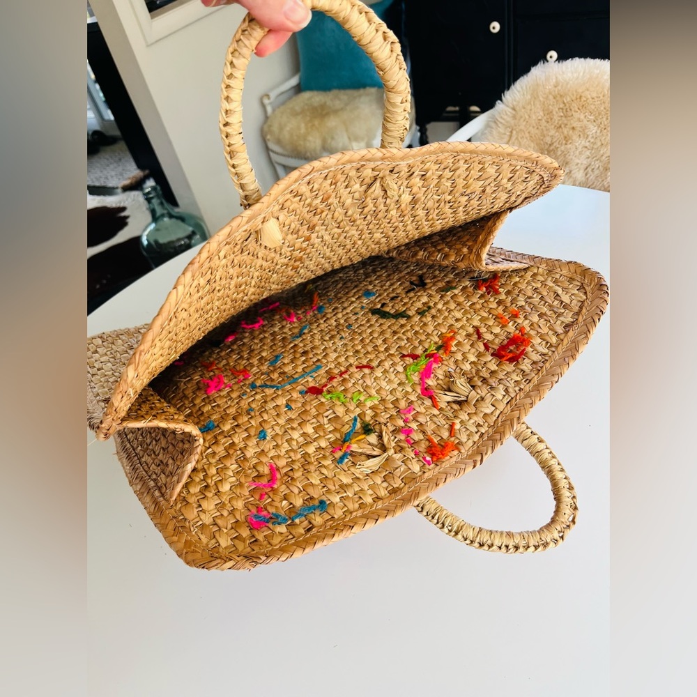 Vintage | Mexico Handcrafted Woven Straw + Yarn Bag | Handbag | Beach Bag - Picture 6 of 8